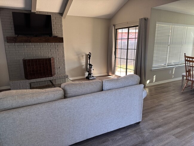 Building Photo - 304 N Essex Dr