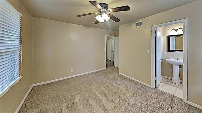 Building Photo - 2640 Manchester Dr