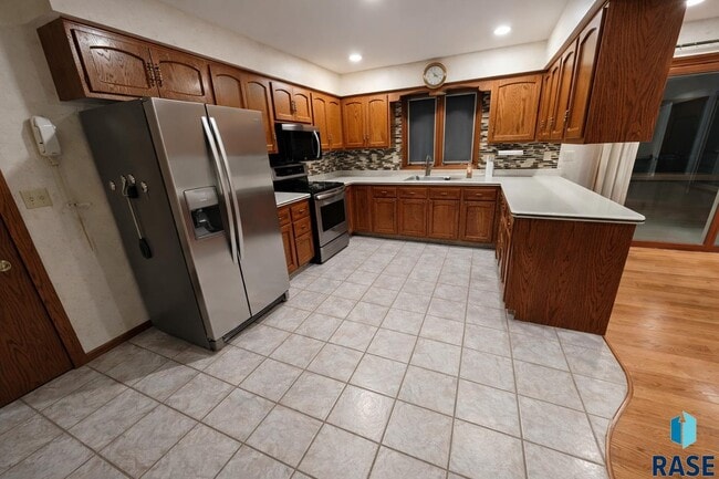 Building Photo - 4504 S Lewis Ave