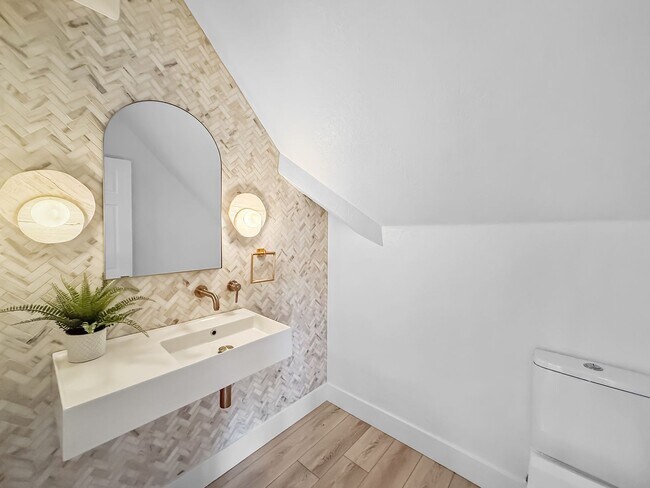 Building Photo - Stunning 4B/3BA House in Gated Community in Carlsbad!