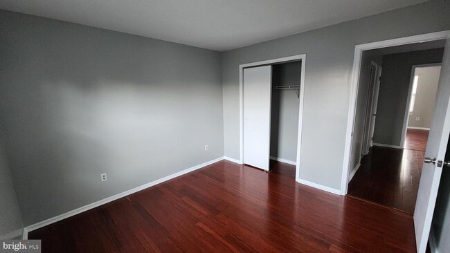 Building Photo - 500 Stratford Ct