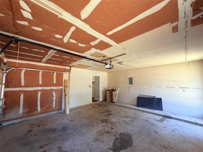 Building Photo - 2013 James Pl