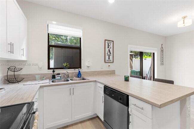 Building Photo - 10653 W 32nd Ln