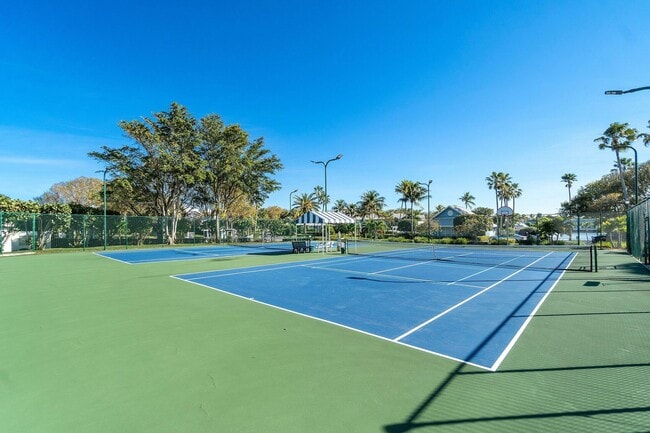 Building Photo - 812 Ocean Dunes Cir