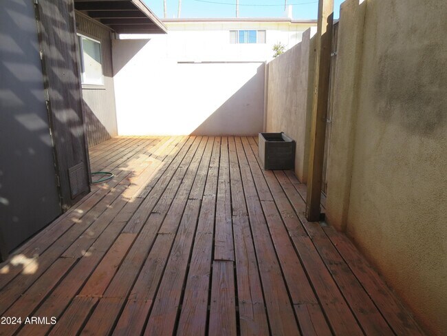 Building Photo - 1450 E Bethany Home Rd