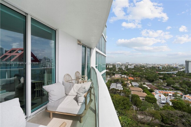 Building Photo - 2101 Brickell Ave