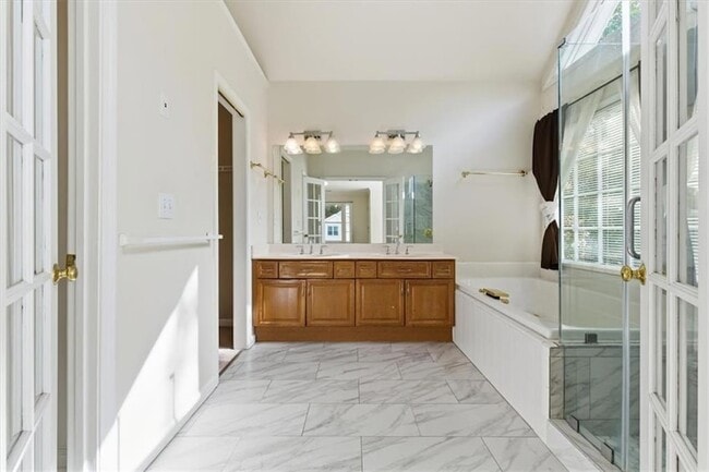 Building Photo - 3986 Fox Glen Dr