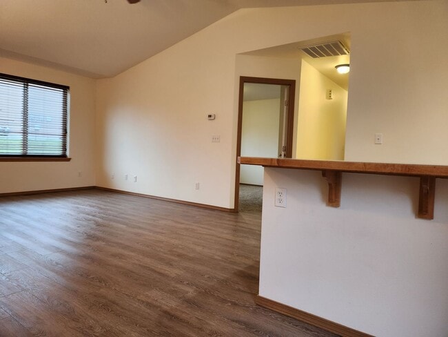 Building Photo - 240 Poplar St