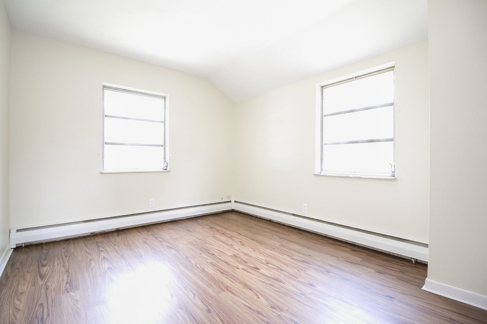 Building Photo - 3350 Beaumont Dr