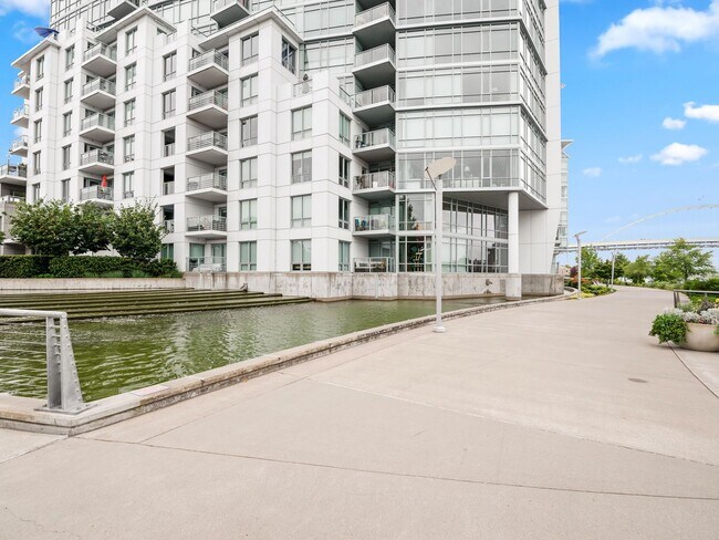 Building Photo - FULLY FURNISHED Waterfront Pearl Condo w/most utilities/2 parking spaces/most utilities