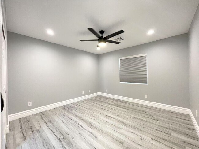Building Photo - Welcome to a stunning 4-bedroom, 3-bath Home