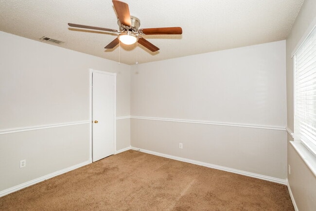 Building Photo - 1808 Rose Cir