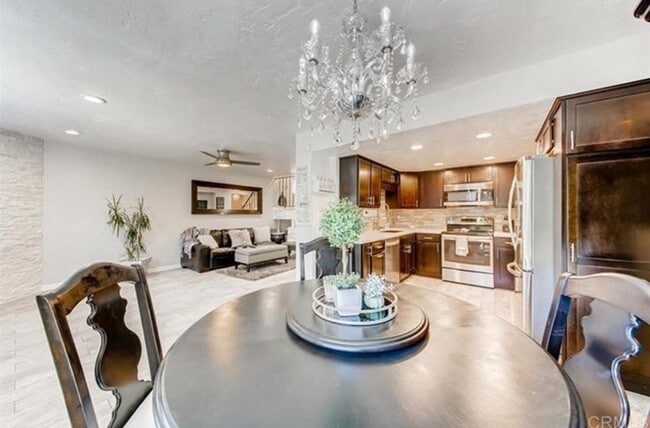 Building Photo - 671 Ascot Dr