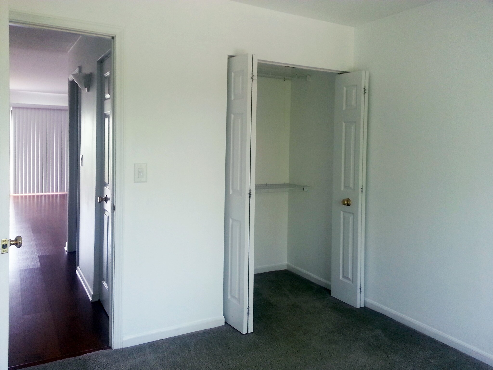 Building Photo - 995 S Ct of Shorewood