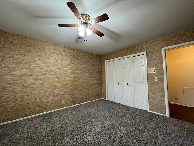 Building Photo - Midtown Quadplex with Pool- 3 bed, 2 bath