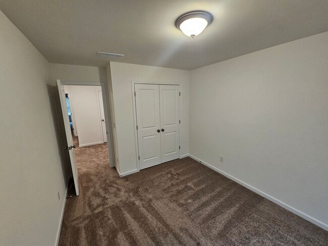 Building Photo - Townhome in great Concord community