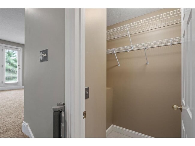 Building Photo - 517 River St