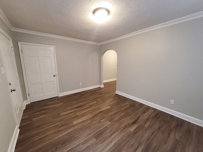 Building Photo - Introducing our fully renovated 2BR/1BA ho...