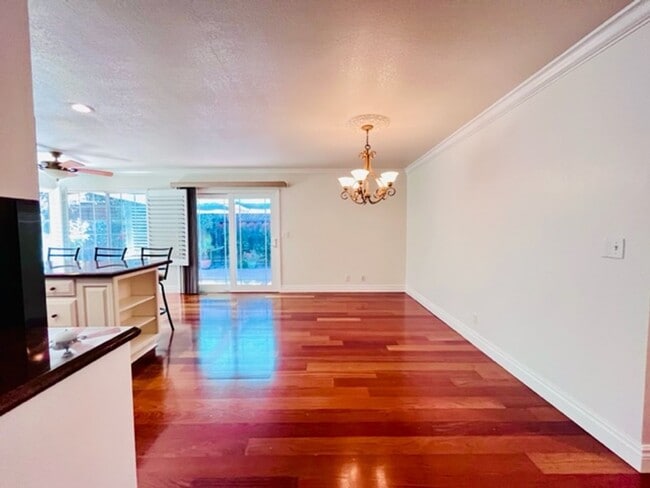 Building Photo - Gorgeous 3Bd/2BA + Den/Office or 4th Bedro...