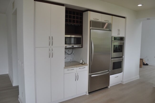 Building Photo - 4BR/3BA EXECUTIVE HOME IN EVER POPULAR RID...