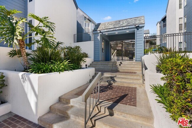 Building Photo - 4643 E 4th St