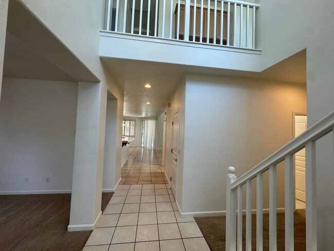 Building Photo - 5781 E Kaviland Ave