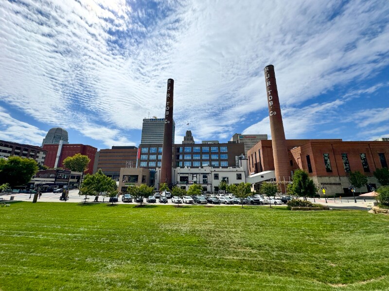 Building Photo - 2560 La Deara Crest Ln