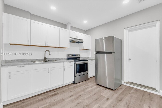 Building Photo - 6940 NW 6th Ct