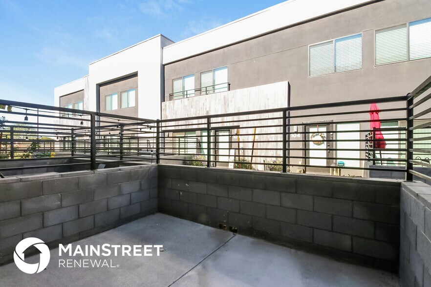 Building Photo - 1119 S Stapley Dr