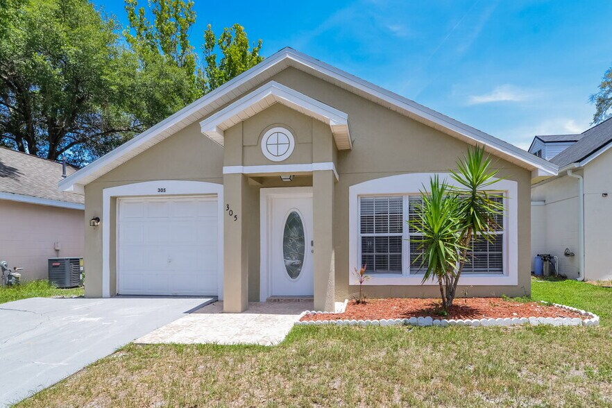 Primary Photo - 305 Windford Ct