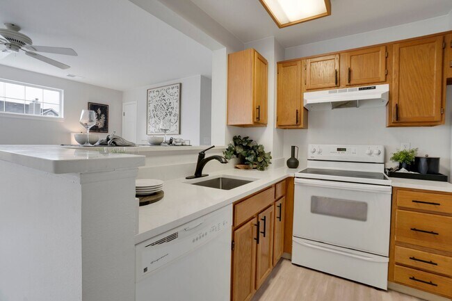 Building Photo - Charming 2 bed 1 bath Condo in Centennial!