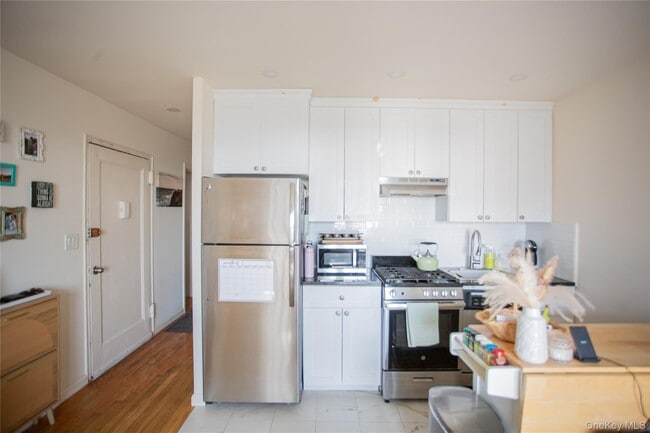 Building Photo - 765 Shore Rd