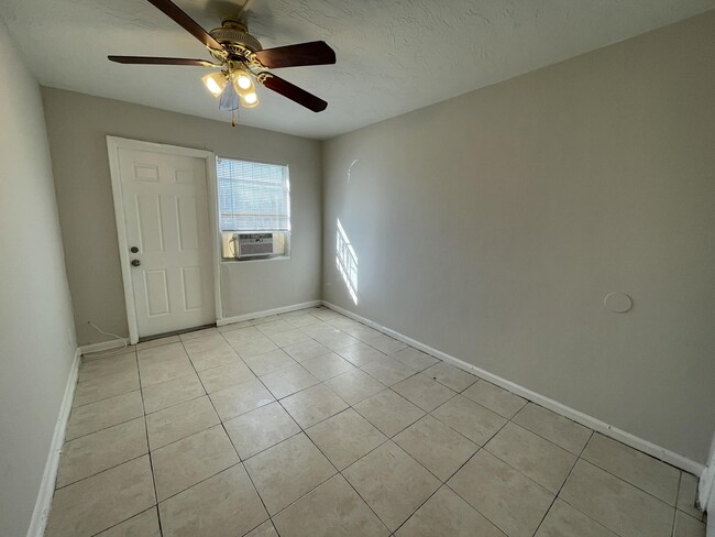 Building Photo - 908 14th St