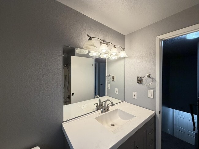 Building Photo - 1615 63rd St SE