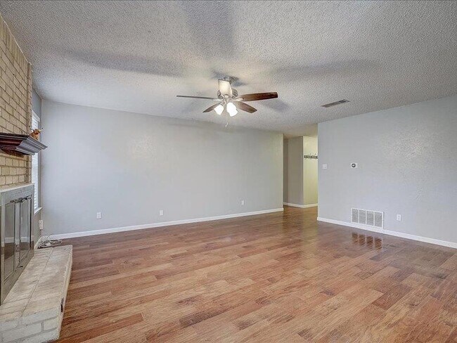 Building Photo - 10906 Meadgreen Ct