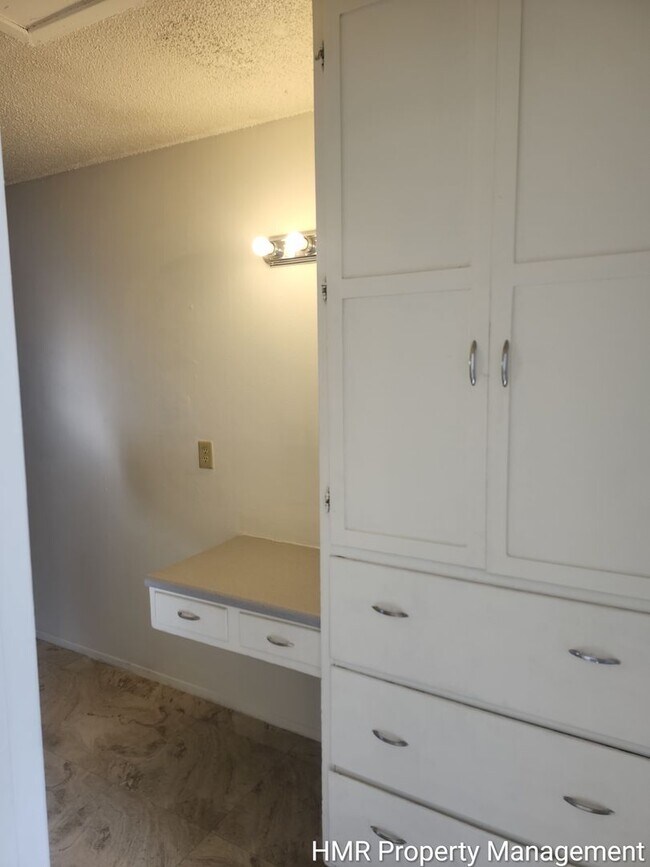 Building Photo - 1564 W Ramona Dr