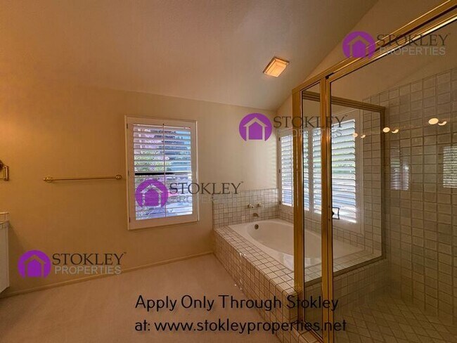 Building Photo - 270 Live Oak Dr