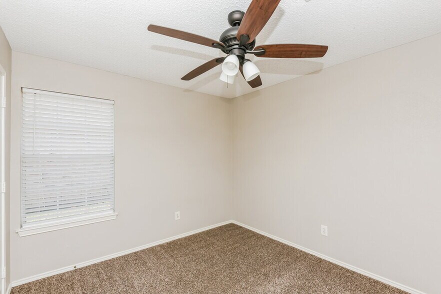 Building Photo - 1426 Ardmore Dr