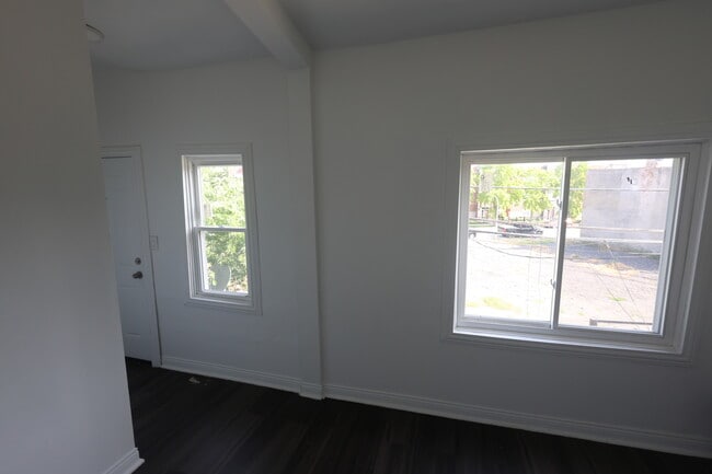 Building Photo - 3532 W Van Buren St