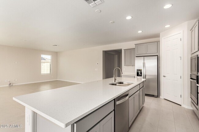 Building Photo - 17651 W Palo Verde Dr