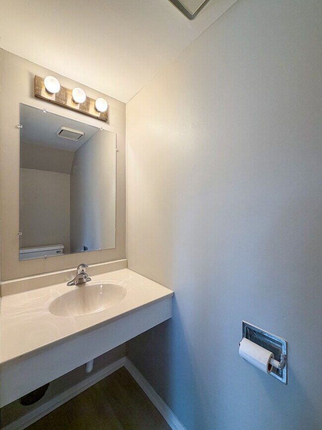 Building Photo - 2615 Oakshire Ct