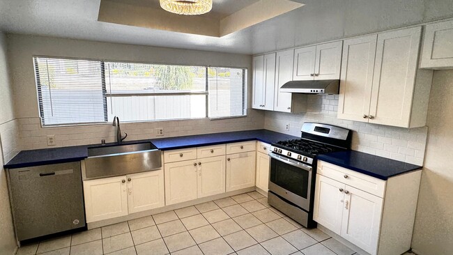 Building Photo - 756 S Garfield Ave