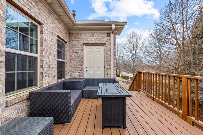 Building Photo - 1923 Strathmore Dr