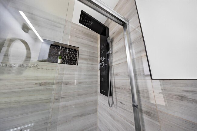 Building Photo - 5740 NE 19th Ave