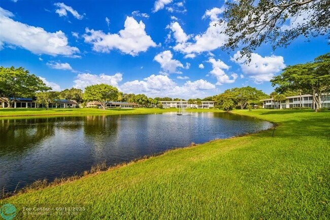 Building Photo - 3611 Oaks Clubhouse Dr