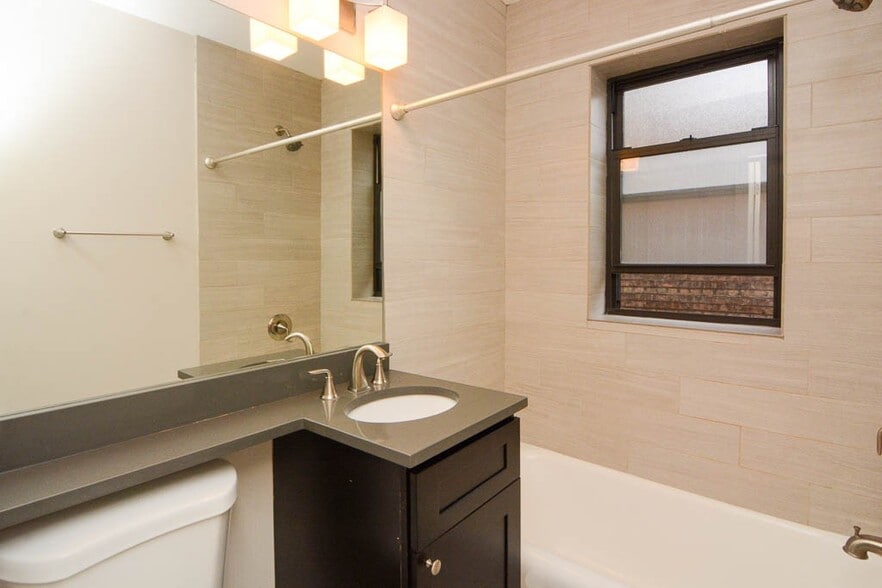 Building Photo - 2425 N Kedzie Blvd