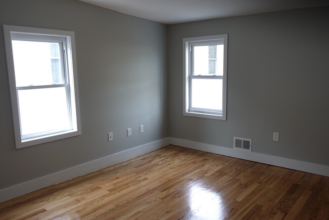 Building Photo - MOVE INTO A NEWLY RENOVATED--3 Bedroom, 2 ...