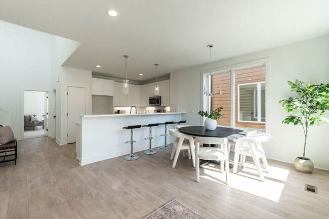 Building Photo - 611 Walnut Hts Dr