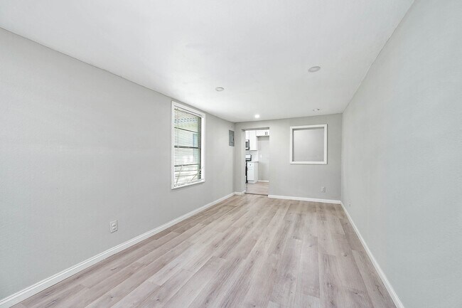 Building Photo - 4356 Phlox St