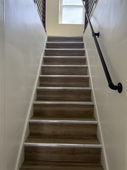 Building Photo - 2031 Carpenter Dr
